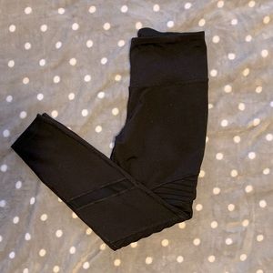 Old Navy Elevate Textured Legging with Mesh Cut Outs